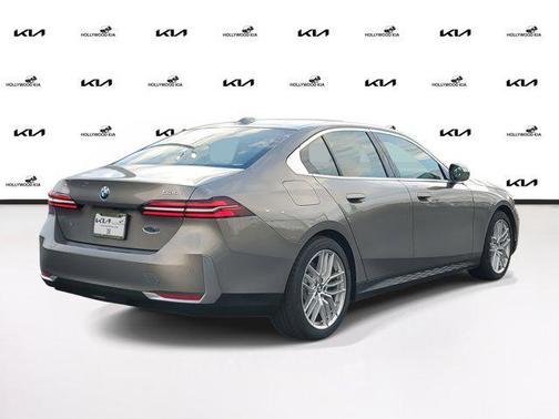 2025 BMW 530 i