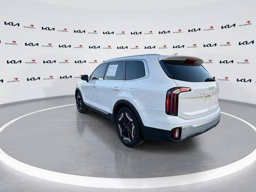 Glacial White Pearl 2023 Kia Telluride EX
