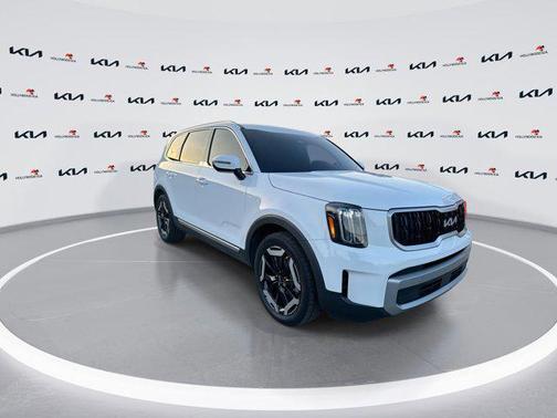 Glacial White Pearl 2023 Kia Telluride EX