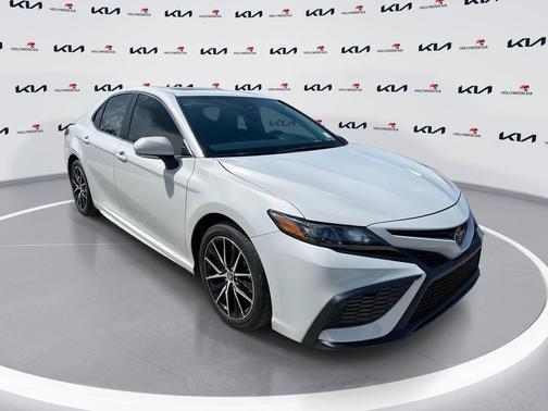 Ice Edge 2024 Toyota Camry SE