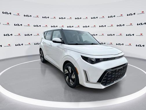 Snow White Pearl 2024 Kia Soul GT-Line