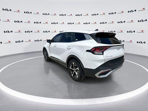 Glacial White Pearl 2023 Kia Sportage EX