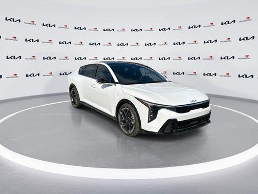 Snow White Pearl 2026 Kia K4 GT-Line