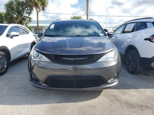 2020 Chrysler Pacifica Touring-L Plus
