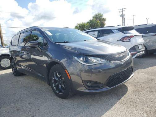 2020 Chrysler Pacifica Touring-L Plus