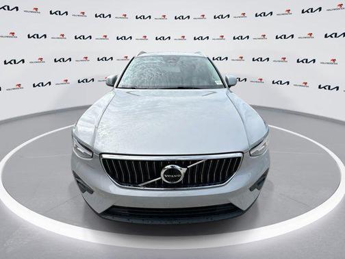 2023 Volvo XC40 B5 Ultimate Bright Theme