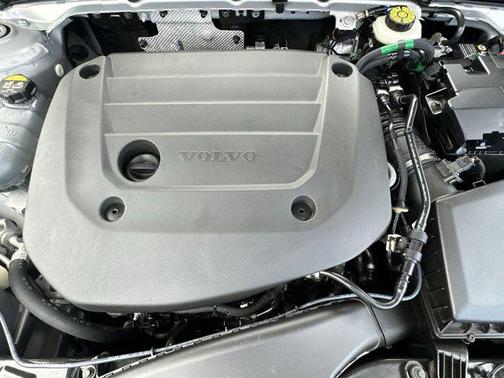 2023 Volvo XC40 Ultimate Bright Theme
