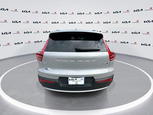 2023 Volvo XC40 Ultimate Bright Theme