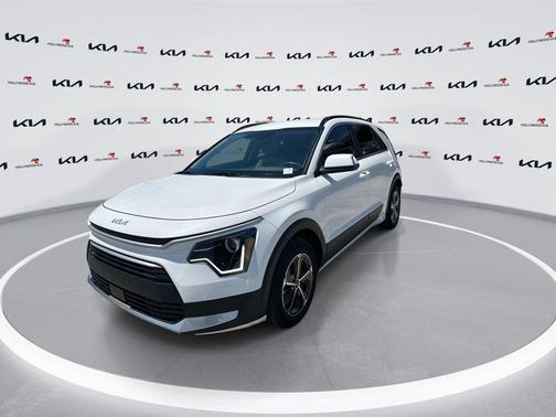 Snow White Pearl 2024 Kia Niro EX