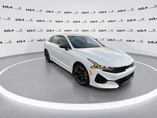 Glacial White Pearl 2024 Kia K5 GT-Line