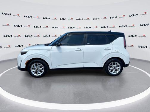 Clear White w/Black Roof 2023 Kia Soul S