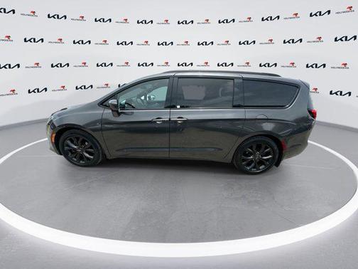 2018 Chrysler Pacifica Touring-L Plus