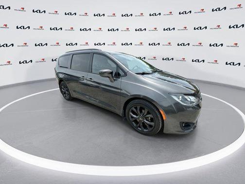 2018 Chrysler Pacifica Touring-L Plus
