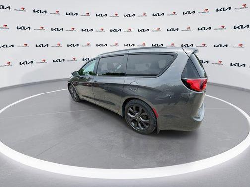2018 Chrysler Pacifica Touring-L Plus