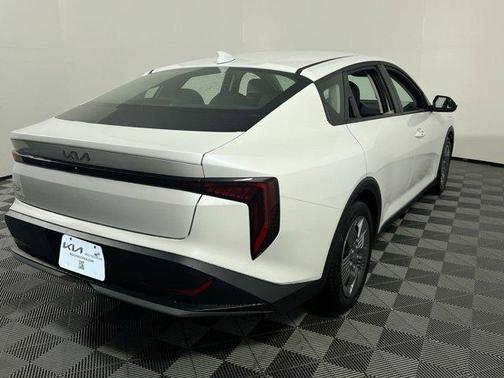 Snow White Pearl 2026 Kia K4 LX