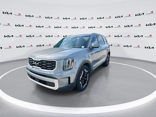 Everlasting Silver 2024 Kia Telluride S