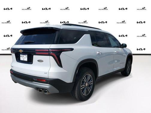 2024 Chevrolet Traverse LT