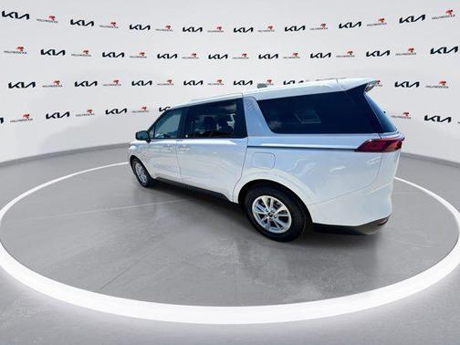2023 Kia Carnival LX