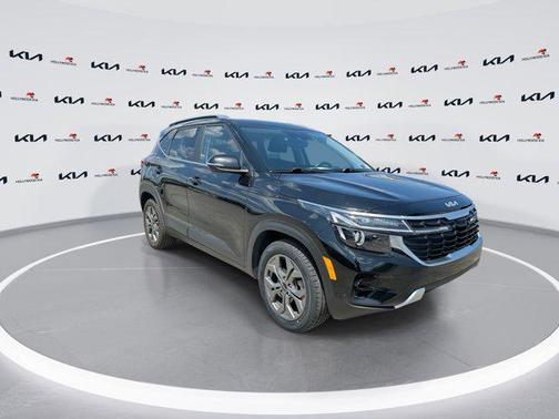 Fusion Black 2024 Kia Seltos S
