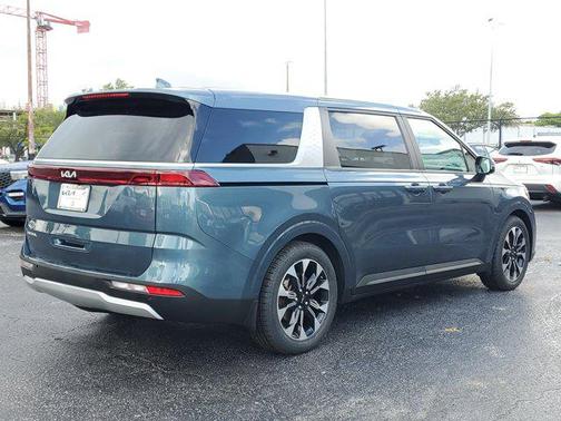2024 Kia Carnival EX