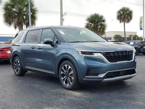 2024 Kia Carnival EX