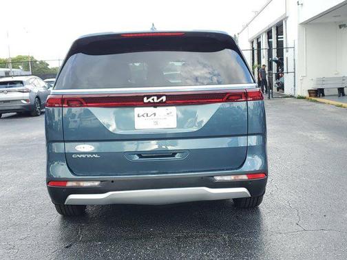 2024 Kia Carnival EX