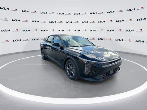 Aurora Black Pearl 2026 Kia K4 LXS