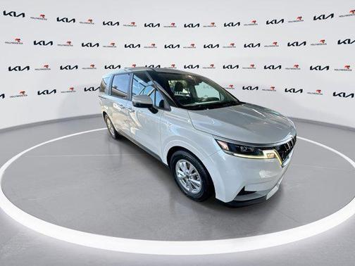 2023 Kia Carnival LX