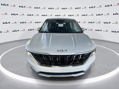 2023 Kia Carnival LX