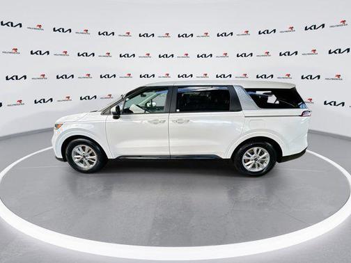 2023 Kia Carnival LX