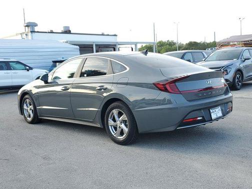 2022 Hyundai SONATA SE