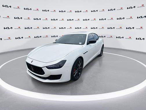 Bianco 2021 Maserati Ghibli S