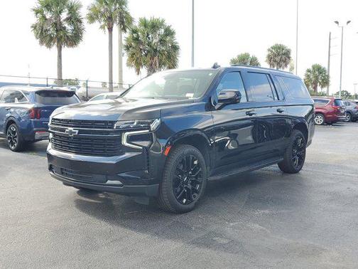 2023 Chevrolet Suburban RST