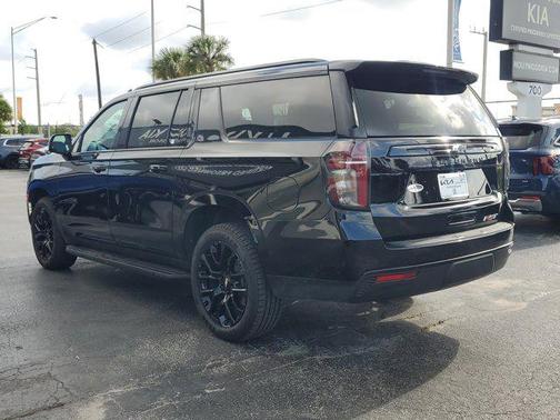 2023 Chevrolet Suburban RST