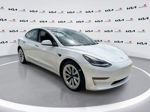 Pearl White Multi-Coat 2022 Tesla Model 3 Standard Range