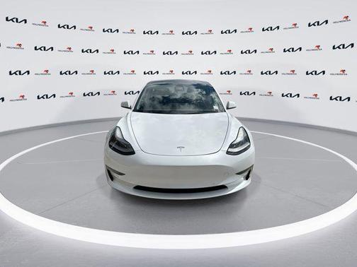 Pearl White Multi-Coat 2022 Tesla Model 3 Standard Range