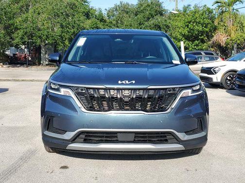 2024 Kia Carnival EX