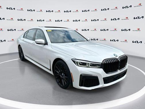 2022 BMW 740 i