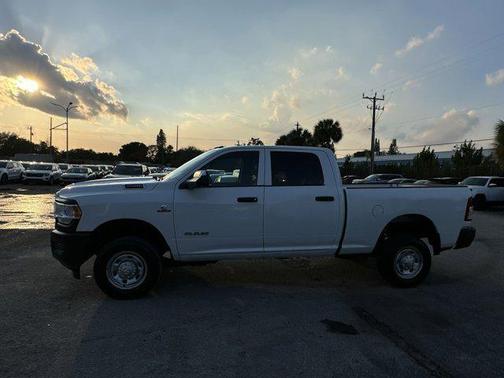 2022 RAM 2500 Tradesman Crew Cab 4x4 6'4' Box