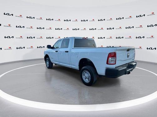 2022 RAM 2500 Tradesman Crew Cab 4x4 6'4' Box