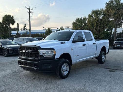 2022 RAM 2500 Tradesman Crew Cab 4x4 6'4' Box