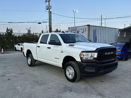 2022 RAM 2500 Tradesman Crew Cab 4x4 6'4' Box