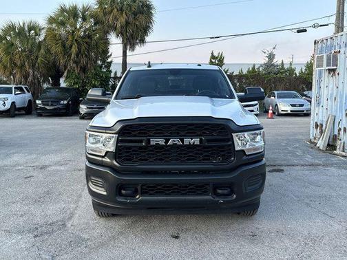 2022 RAM 2500 Tradesman Crew Cab 4x4 6'4' Box