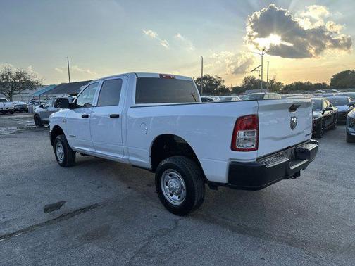 2022 RAM 2500 Tradesman Crew Cab 4x4 6'4' Box