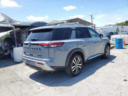 2023 Nissan Pathfinder Platinum