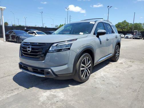 2023 Nissan Pathfinder Platinum
