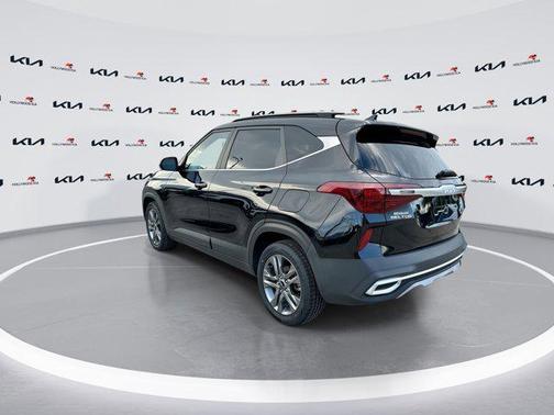 Cherry Black 2022 Kia Seltos S