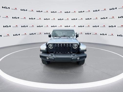 Silver Zynith Clearcoat 2022 Jeep Gladiator Willys 4x4