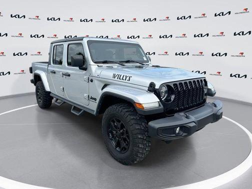 Silver Zynith Clearcoat 2022 Jeep Gladiator Willys 4x4