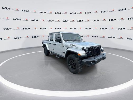 Silver Zynith Clearcoat 2022 Jeep Gladiator Willys 4x4